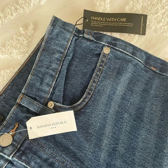 Banana Republic Girlfriend Denim Short - Picture 3 of 11
